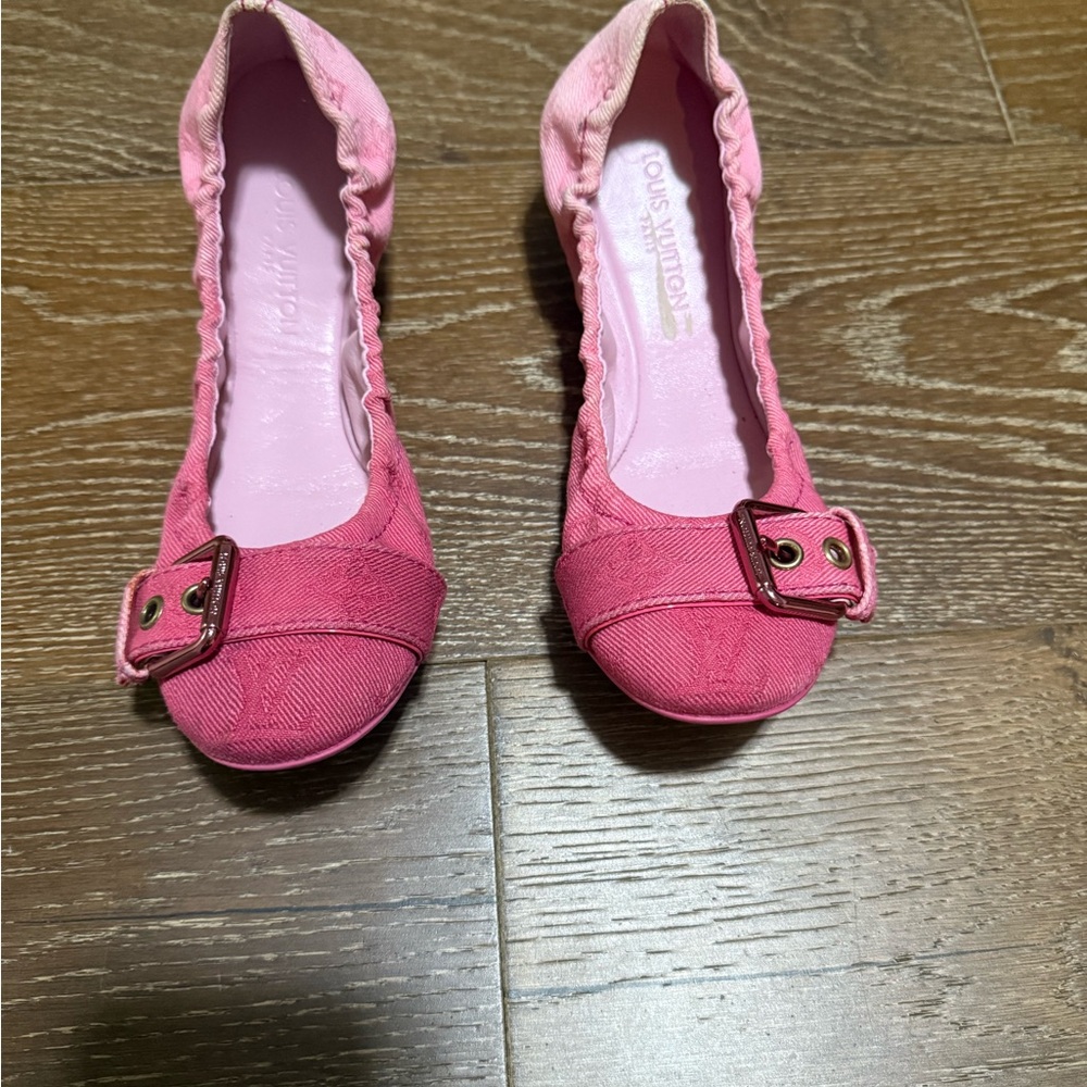 Louis Vuitton Pink Women's Flats with Buckle